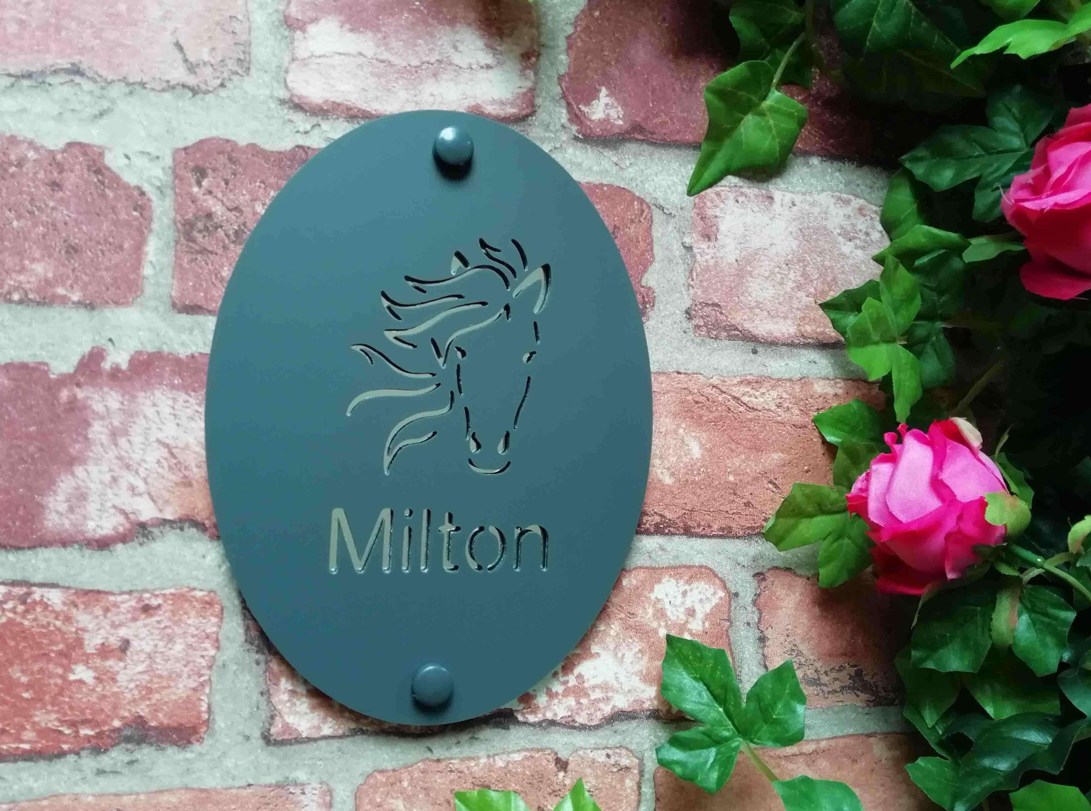 Milton Horse Plaque Grey Oval